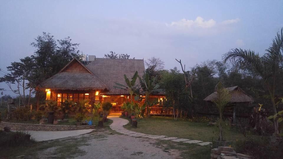 Mr Charles River View Lodge Hsipaw Luaran gambar